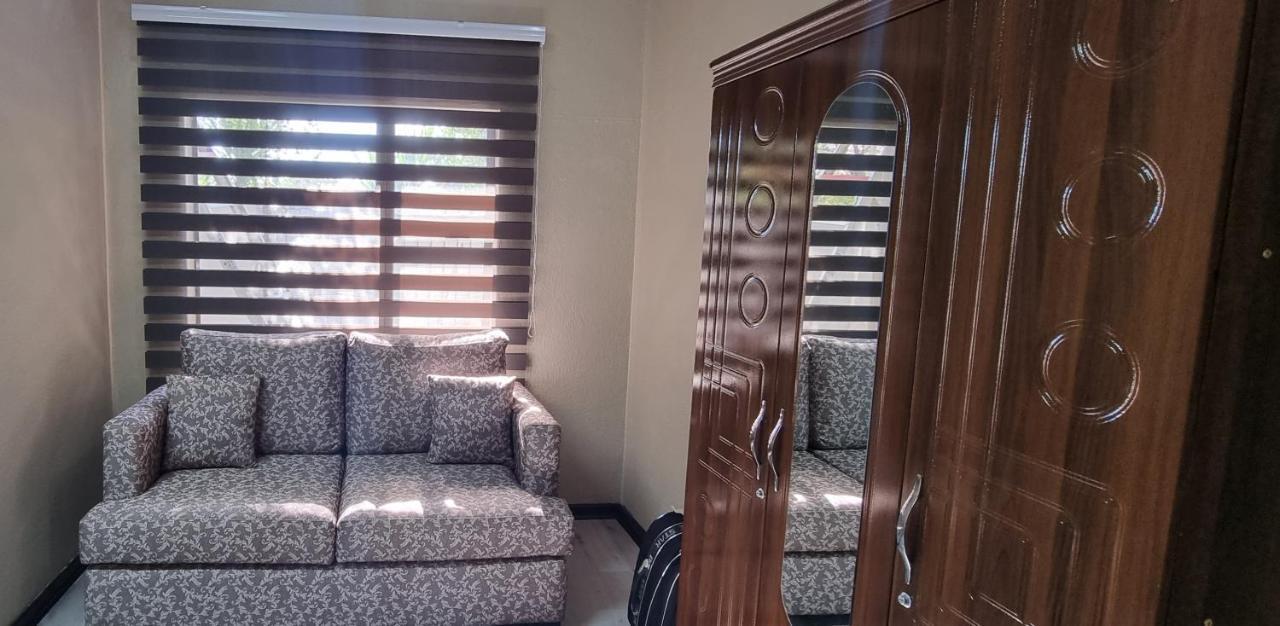 Heimat Guesthouse Велком Екстериор снимка