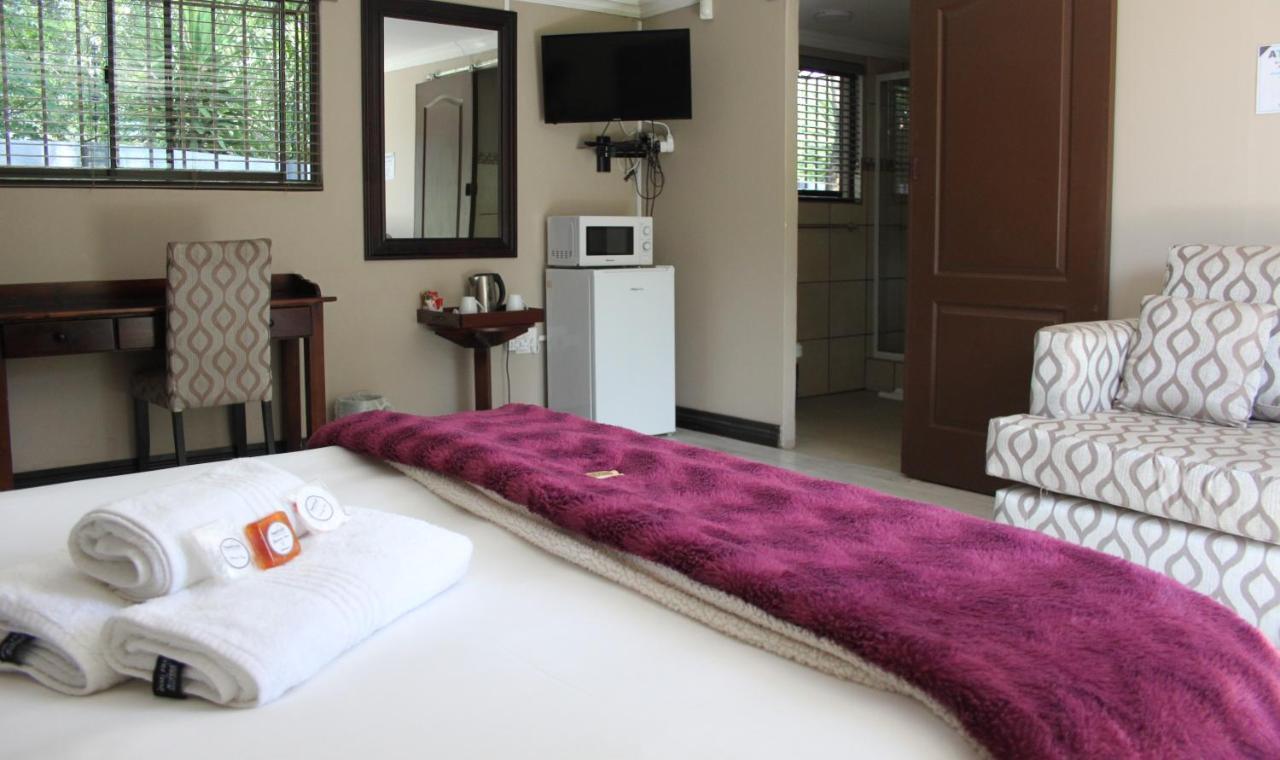 Heimat Guesthouse Велком Екстериор снимка